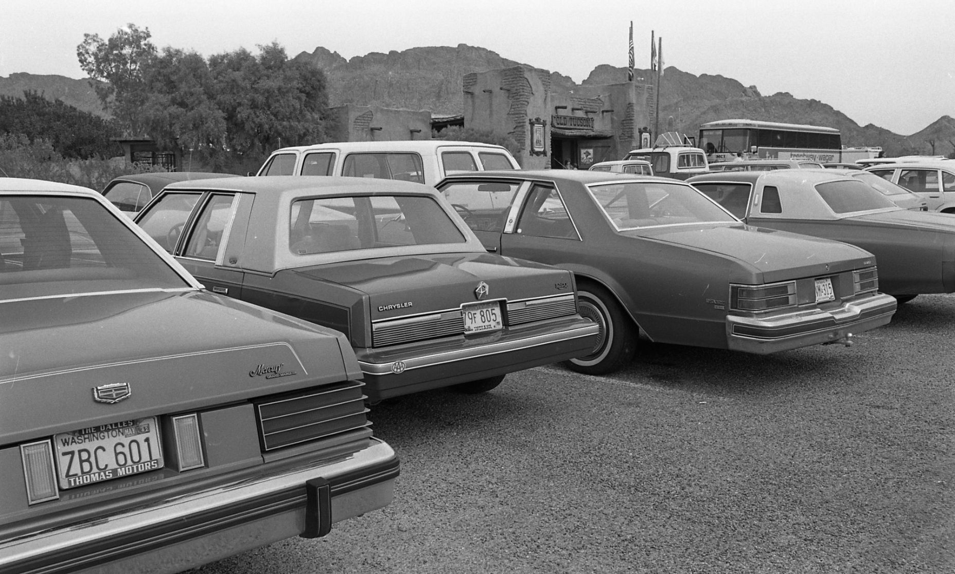 Old ÃÛèÖÖ±²¥ parking lot